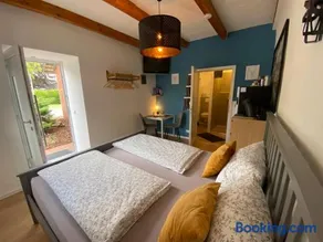Kleines Doppelzimmer mit eigenem Bad und Kühlschrank, frisch saniert - Image 2