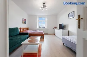 VILA GALA ubytování apartmány v secesní vile soukromé PARKOVÁNÍ u domu ZDARMA - Image 1