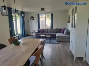 Woning met voorverwarmde, overdekte jacuzzi in de tuin - Image 3
