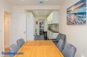 Sutton Cottage - 4 Bed House in City Centre - Image 5