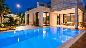 White Pearl Luxury beach Retreat Villa - Image 2