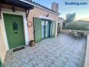 Family D 3 bedroom house with BBQ&Patio in huge estate! - Image 3