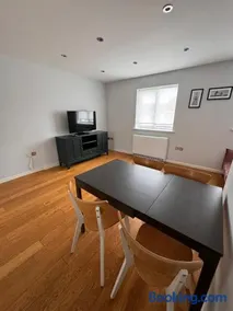 2-Bedroom Flat Walking Distance to ExCeL London - Perfect Location! - Image 3