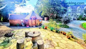 The Cabin & hot tub at Ashleigh House - Image 2