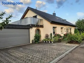 Appartamento totalmente attrezzato con barbecue e giardino | Vista sul giardino | Perfetto per il lavoro da remoto - Image 1