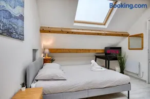 COLIVING - Private Suite Bathroom - Toilet - Image 3
