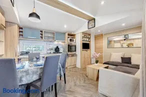 Casa móvil con jacuzzi, terraza y piscina climatizada - Image 2