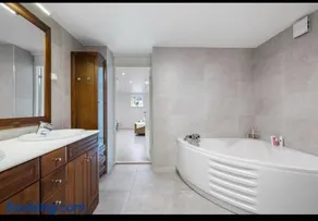 Cosy One Bedroom Apartment - Image 4