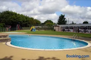 'Retro Retreat' Holiday chalet in the Norfolk Broads - Image 2