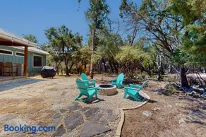 Tanglewood Retreat | Updated house in Spring Branch with a large yard - Image 3