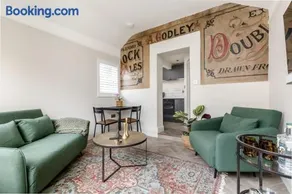 Oak Rooms, Historic Charm and Luxury in Hurstpierpoint High Street - Image 3