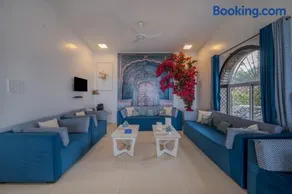 SaffronStays The Blue Door - Image 2