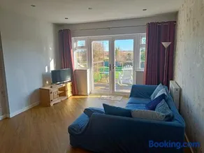 Countryside 2 Bed Bungalow with Stunning Views Free WiFi and Parking Ideal for Business and Leisure - Image 3