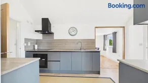 The Olde Log Cabin - 3 Bedroom - Beavers Hill - Image 1