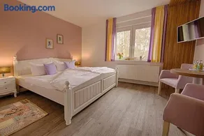 Hotel LandAroma Bed & Breakfast - Image 1
