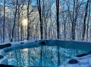 Nature retreat with HOT TUB and lake access & watercraft - Image 3