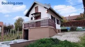 House Thara Studio Apartments - Image 2