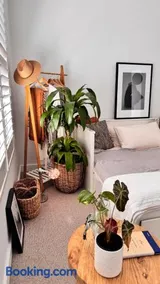 Escape to a Stylish Retreat House in Parkdale - Image 3