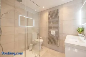 Stylish 1 Bedroom Retreat in Maidenhead - By Tempstay - Image 2