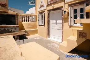 Authentic Santorini Home - Emporio Village by ΜΡS - Image 2
