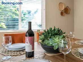 Wine Country Garden View Farmhouse with Fire Pit - Image 5