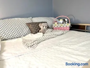 Beautiful traditional home*Modern updates*Guest suite B - Image 5