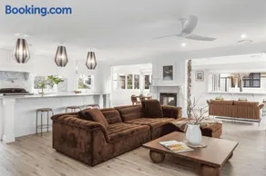 Coolum Beach Coastal Retreat- Sleeps 10 - Image 2