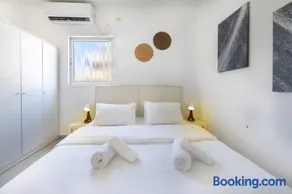 Urban Oasis Apartments l Prime Location Tel Aviv l By Bookiz - Image 3
