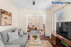 Charming Home in Cleveland 3215 - Image 2