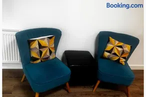 Sleeps2-Studio-NearSolihull-FreeParking - Image 1