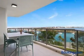 Oceanfront apartment on top of point Cartwright - Image 2