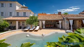 Family villa Elizabeta with pool in Umag - Image 1
