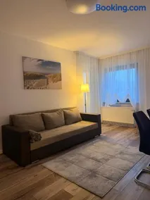 Modern 2-Room Apartment with Free Parking and Balcony - Image 4