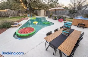 5bd 3 ba ATX Pool Hot Tub Theater Arcade - Image 1