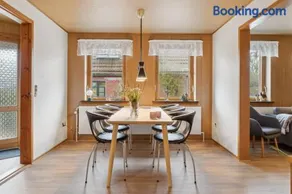 Spacious Holiday Home Near The Beach - Image 5