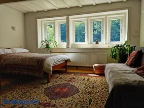 Beautiful quiet room in the heart of Holmfirth - Image 1