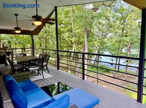 Pine Bluff on the Lake - Image 2