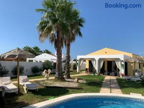 Chalet con piscina en Menorca - Image 2