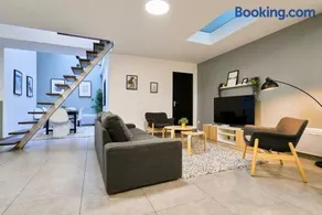 4 bedroom apartment with parking ! - Image 1