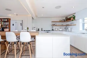 Two-Bed Apartment The Studios Central Cape Town - Image 3