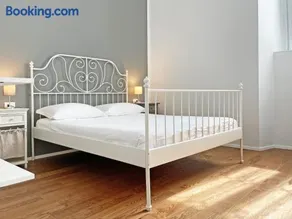 "La Portineria" Charming Apartment Old Town Como Lake - Image 3