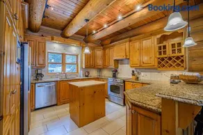 Game Room Hot Tub & Sauna in Rustic Log Cottage - Image 2