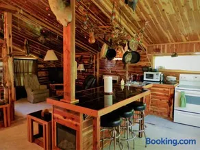 Cedar cabin located on a buffalo farm - Image 2
