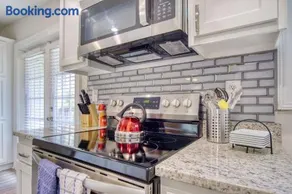 Summer Spot! Charming Florida Cottage 5min to San Marco - Image 4