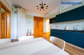 Just Renovated Stories Apartment Free parking - Image 4