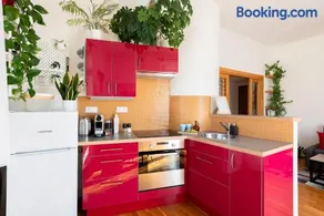 City Glow Family Apartment With Terrace Near The City Center - Self Check in - Image 2