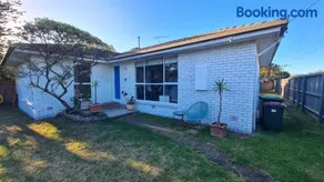 Ocean Grove - walk to Beach, Park, Cafe & Pub - Image 3