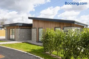 Salt Life, Dunes at Upton Towans - Hot tub - Pet friendly - Self check in - Image 4