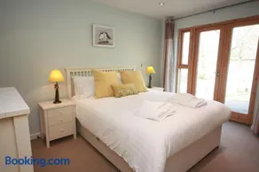 House 10 - Image 2