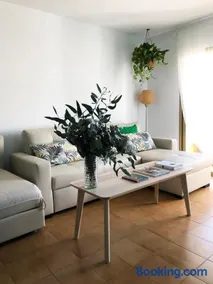 New Stunning Seaview Apartment with lovely balcony - Image 4